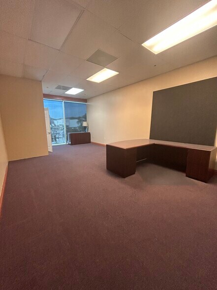 More Photos Of 28294-28310 Constellation Rd, Valencia Light Distribution For Sale