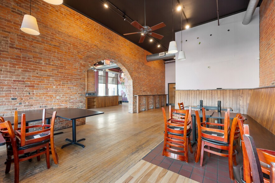 More Photos Of 108 S Walnut St, Muncie Office For Sale