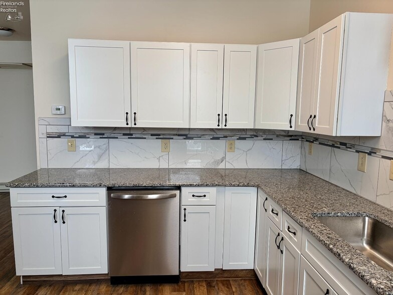 More Photos Of 110 Railroad St, Clyde Restaurant For Sale