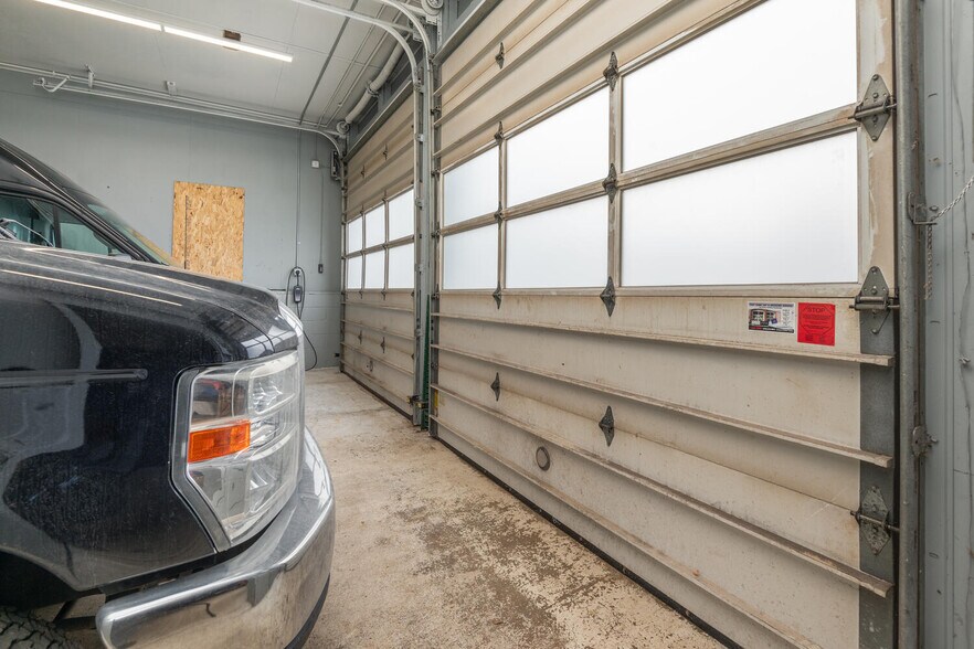 More Photos Of 936 1st Ave E, Shakopee Auto Repair For Sale