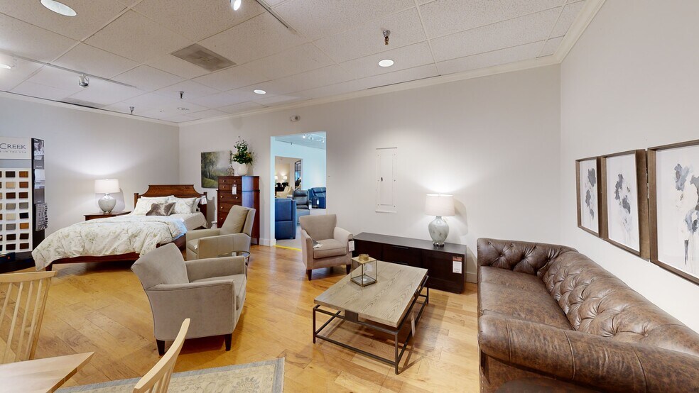 More Photos Of 151 Wolf Rd, Colonie Freestanding For Sale