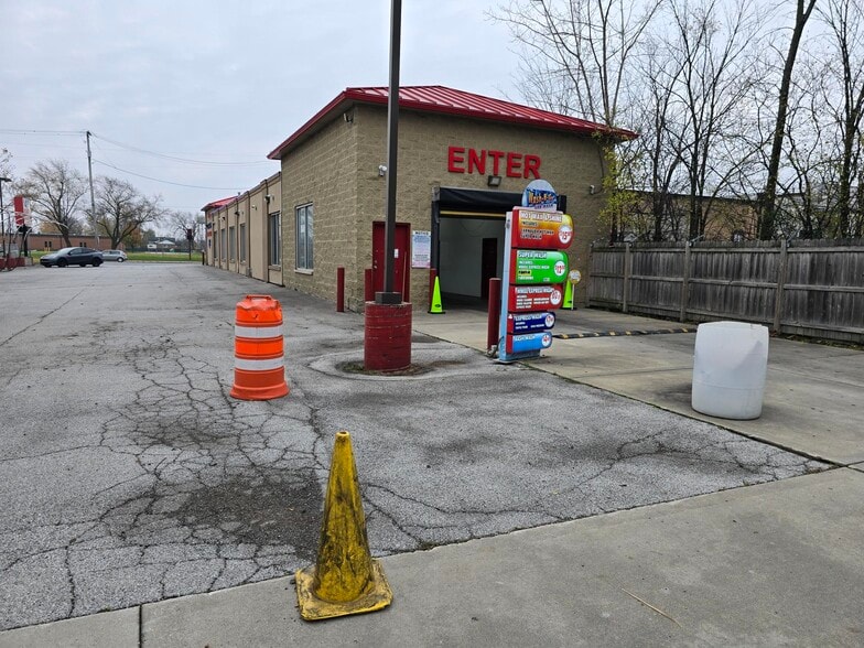 More Photos Of 340 W Sibley Blvd, Dolton Carwash For Sale