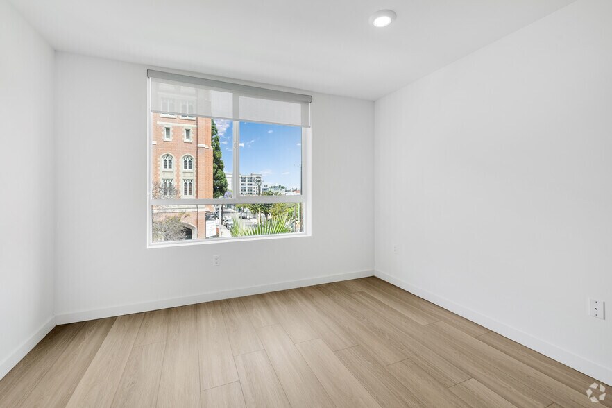 More Photos Of 1759 N Gower St, Los Angeles Apartments For Sale