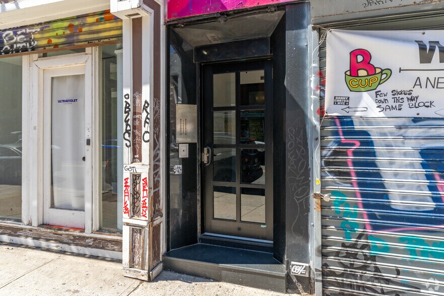More Photos Of 212 Avenue B, New York Apartments For Lease