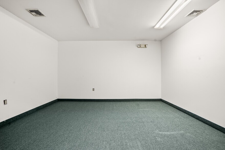More Photos Of 234 Main St, Lincoln Park Storefront Retail Office For Lease