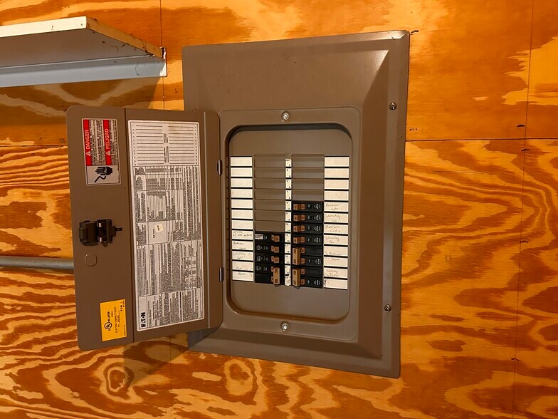 More Photos Of 522A S Main St, Broadway Flex For Sale