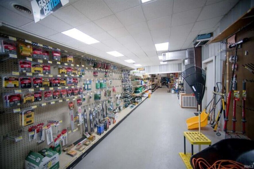 More Photos Of 7362 Russell Dr, Bicknell General Retail For Sale