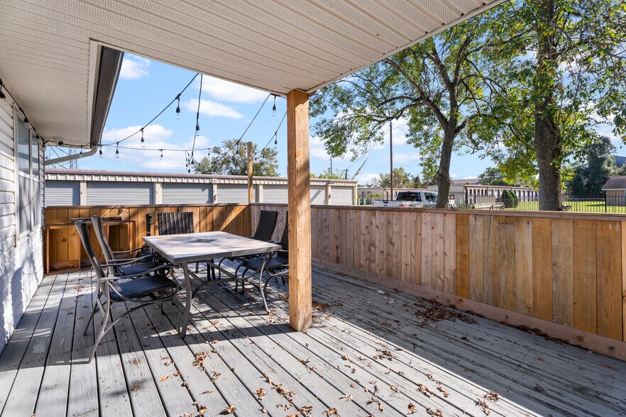 More Photos Of 9902 Franklin Rd, Houston Self Storage For Sale