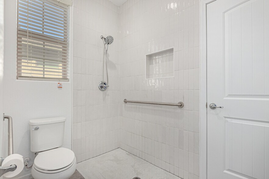 More Photos Of 10838 W San Juan Ave, Phoenix Healthcare For Sale