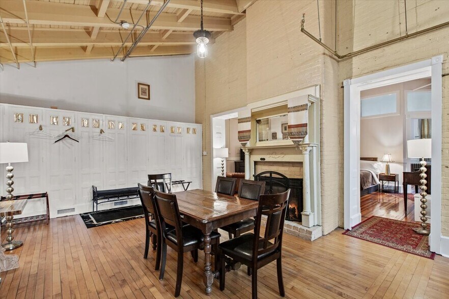 More Photos Of 49 Florida Ave, Amsterdam Hospitality For Sale