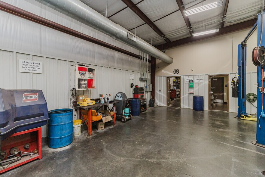 More Photos Of 3101 S Broadway St, Wichita Freestanding For Sale