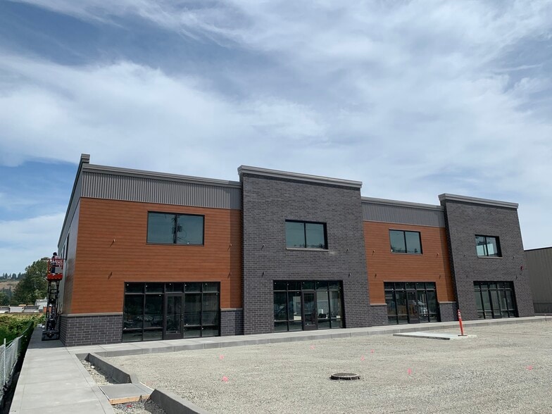 More Photos Of 1407 Valentine Ave SE, Sumner Storefront Retail Office For Lease