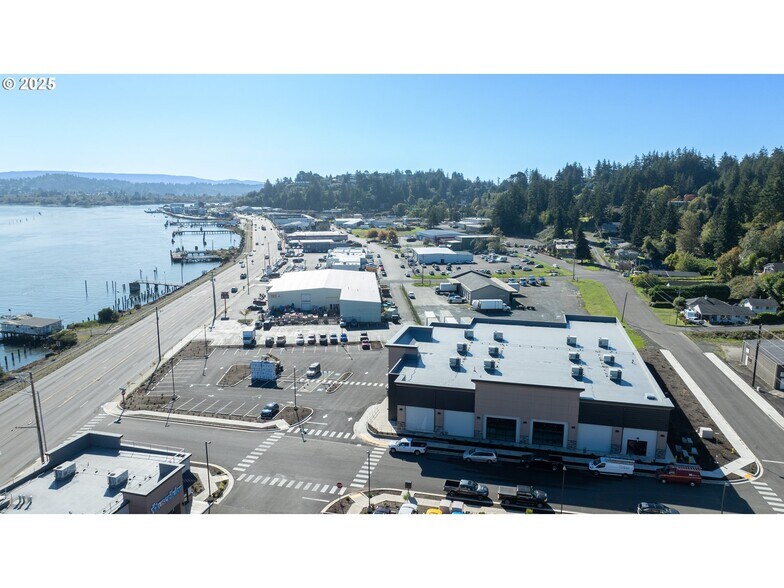 More Photos Of 1233 Teakwood Ave, Coos Bay General Retail For Sale