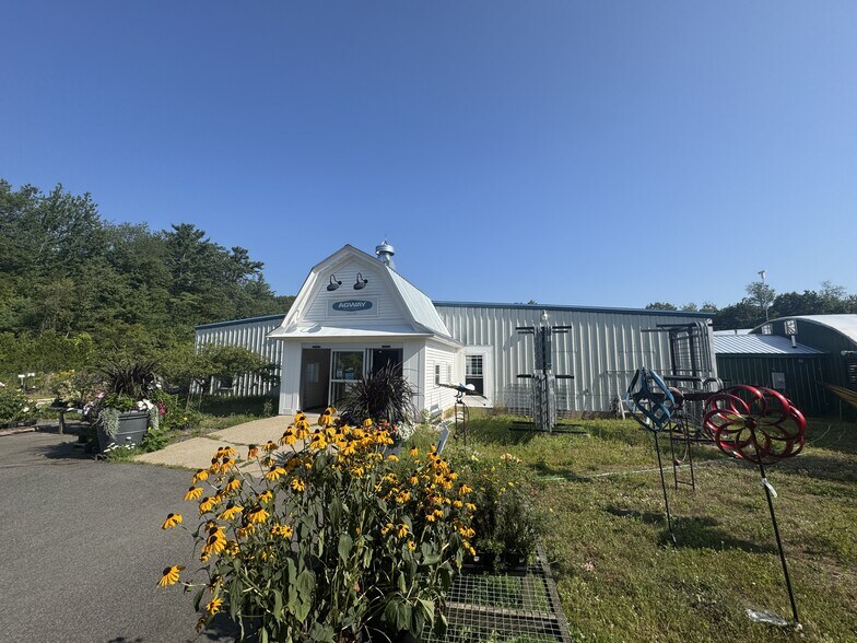 More Photos Of 670 Alfred Rd, Arundel Garden Center For Sale