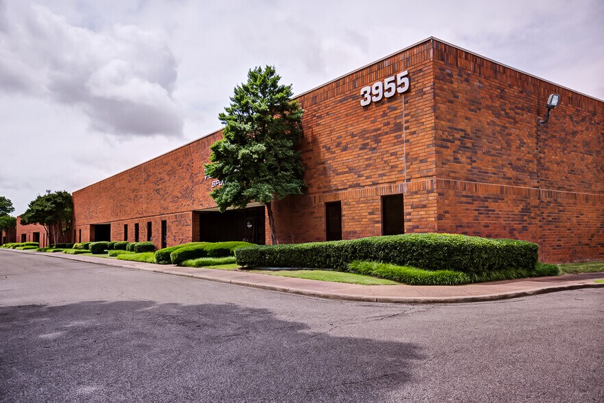 More Photos Of 3930 Vantech Dr, Memphis Unknown For Lease