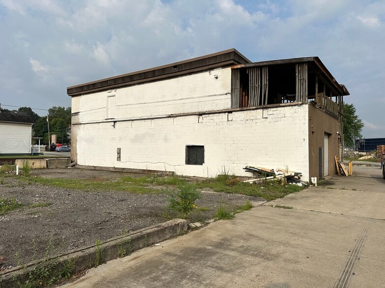More Photos Of 1101 Railroad St, Monongahela Warehouse For Sale