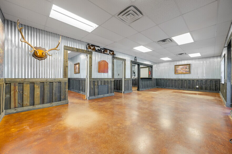More Photos Of 10203-10263 County Road 135, Flint Service For Lease