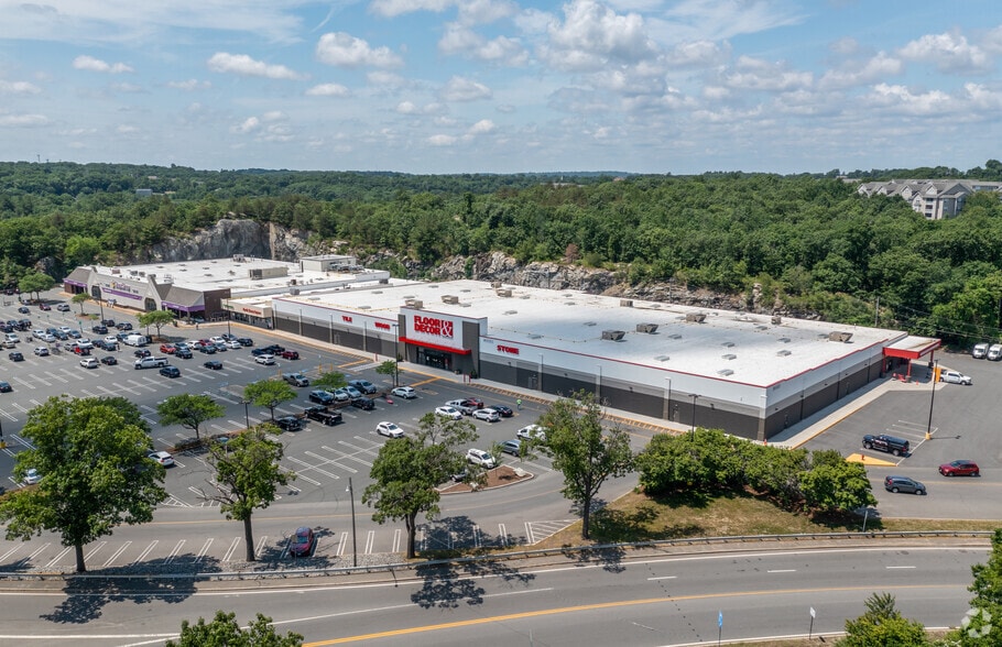 More Photos Of 164-180 Main St, Saugus Unknown For Lease