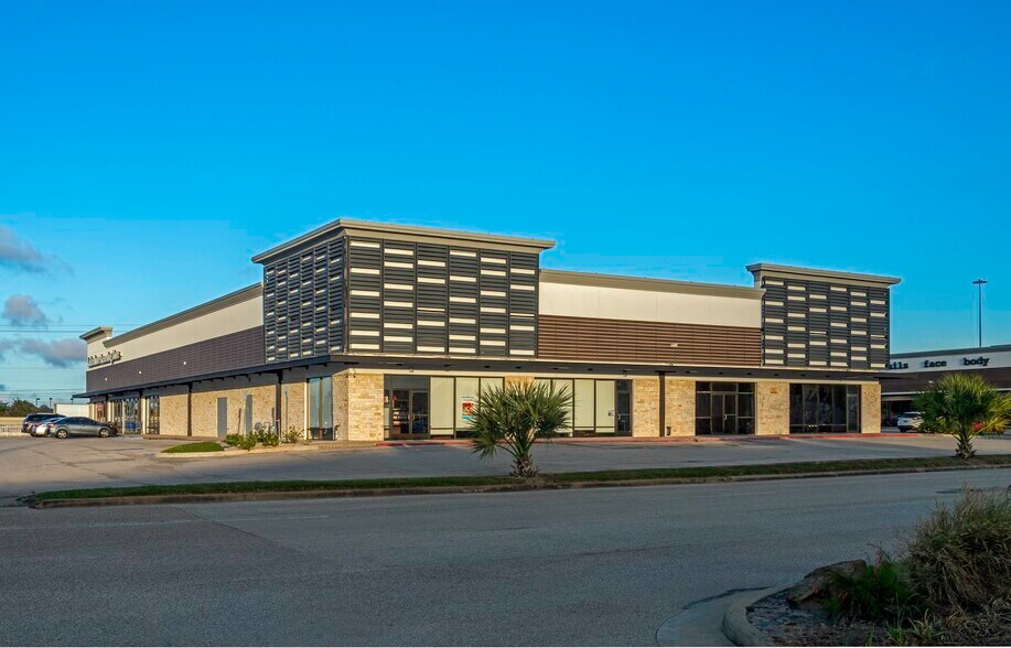 More Photos Of 19010-19074 Gulf Fwy, Friendswood Unknown For Lease