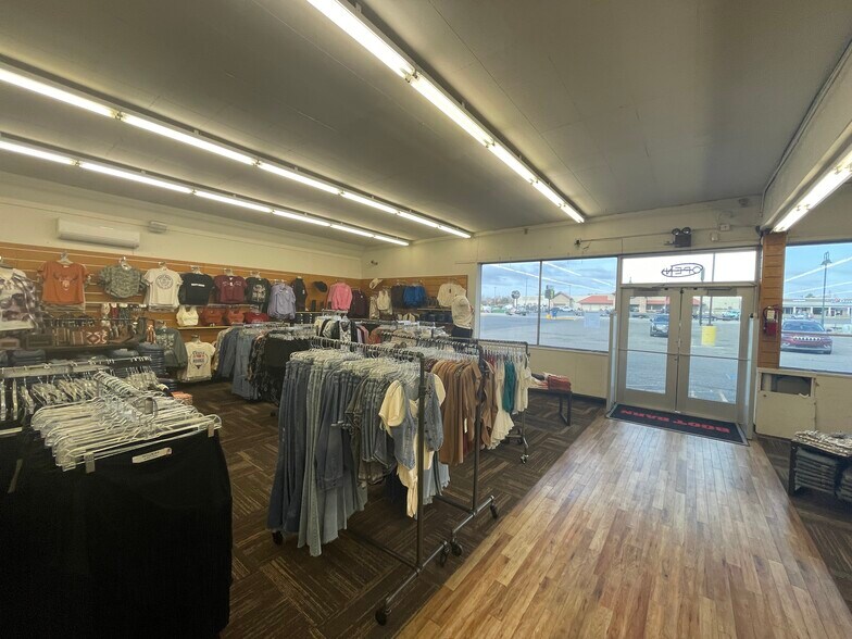 More Photos Of 727 N Federal Blvd, Riverton General Retail For Sale