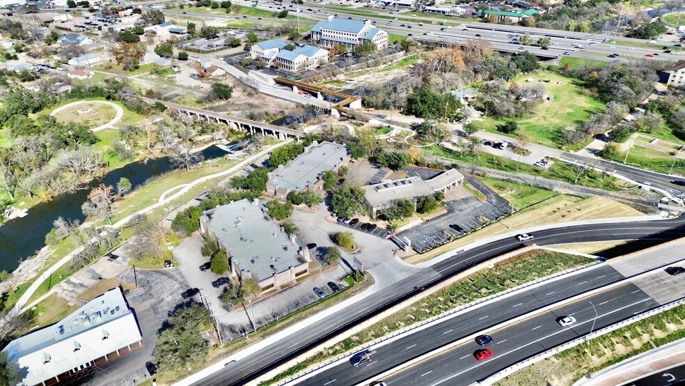 More Photos Of 900 Round Rock Ave, Round Rock Medical For Lease