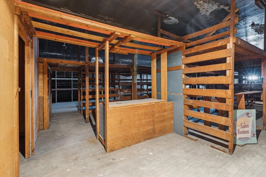 More Photos Of 711 Washington Ave, Bay City Medical For Sale