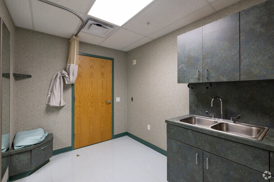 More Photos Of 1602 Rock Prairie Rd, College Station Medical For Lease