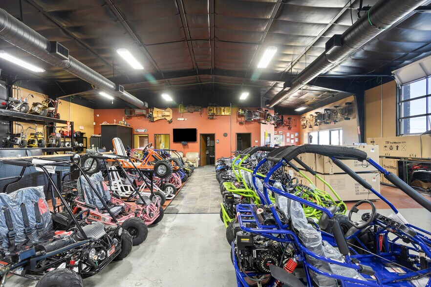 More Photos Of 1375 S Main St, Keller Warehouse For Sale