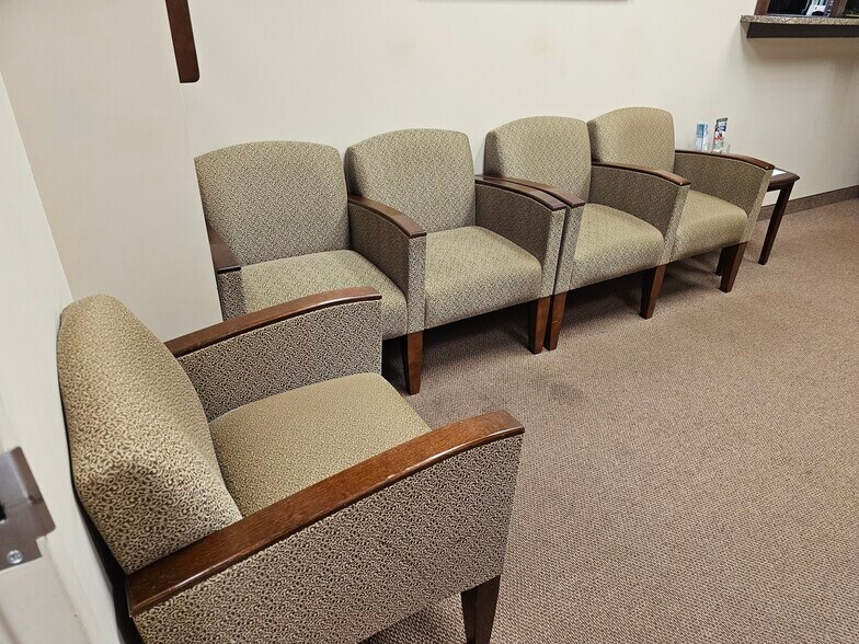 More Photos Of 400 Montauk Hwy, West Islip Medical For Lease