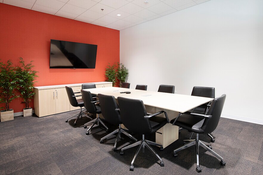 More Photos Of 1140 E Market St, Akron Unknown For Lease