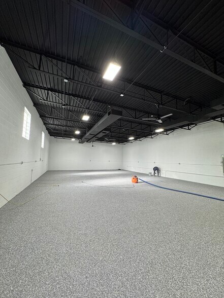 More Photos Of 629-631 Minnesota Dr, Troy Warehouse For Sale