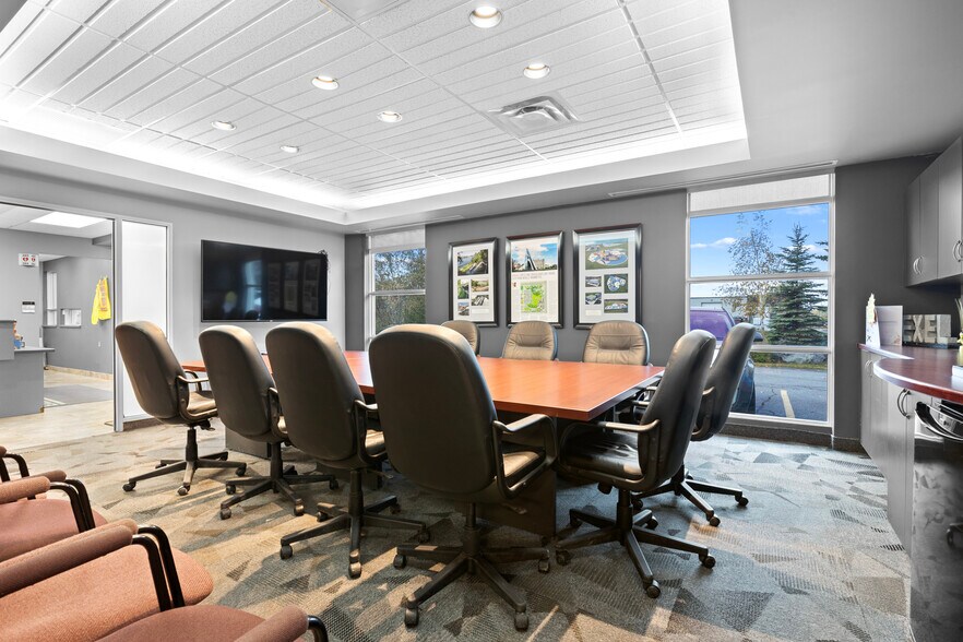 More Photos Of 135 Walgreen Rd, Ottawa Office For Lease