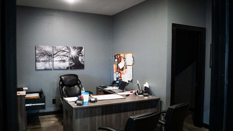 More Photos Of 1885 17th NE st, Paris General Retail For Sale