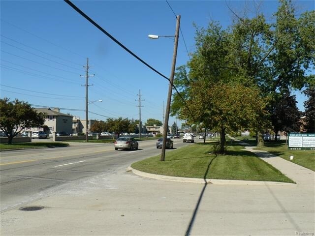 More Photos Of 27500 Hoover Rd, Warren Medical For Lease