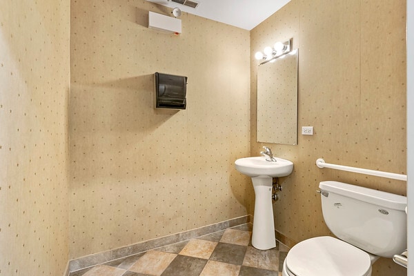 More Photos Of 501-565 N Wolf Rd, Wheeling Warehouse For Sale