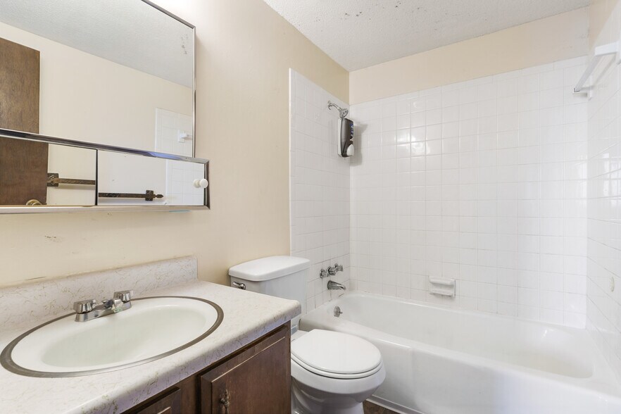 More Photos Of 5218-5240 Ditzler Ave, Raytown Apartments For Sale