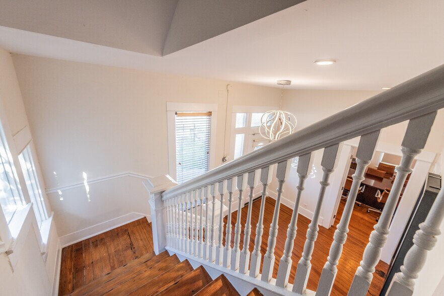 More Photos Of 214 E Ashby Pl, San Antonio Office For Lease