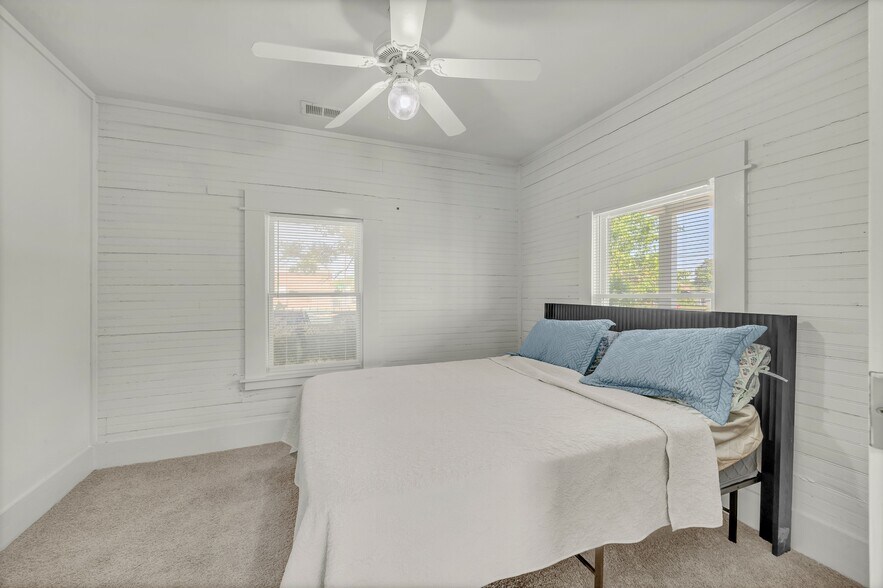 More Photos Of 1206 Dawson St, Wilmington Office Residential For Sale