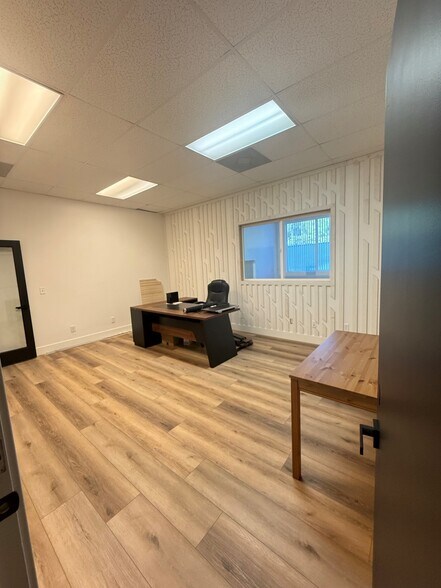 More Photos Of 215 W Ash St, Fallbrook Light Distribution For Lease