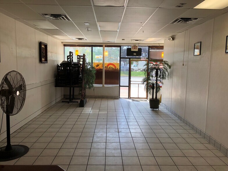 170 Elm St, West Springfield, MA 01089 For Lease