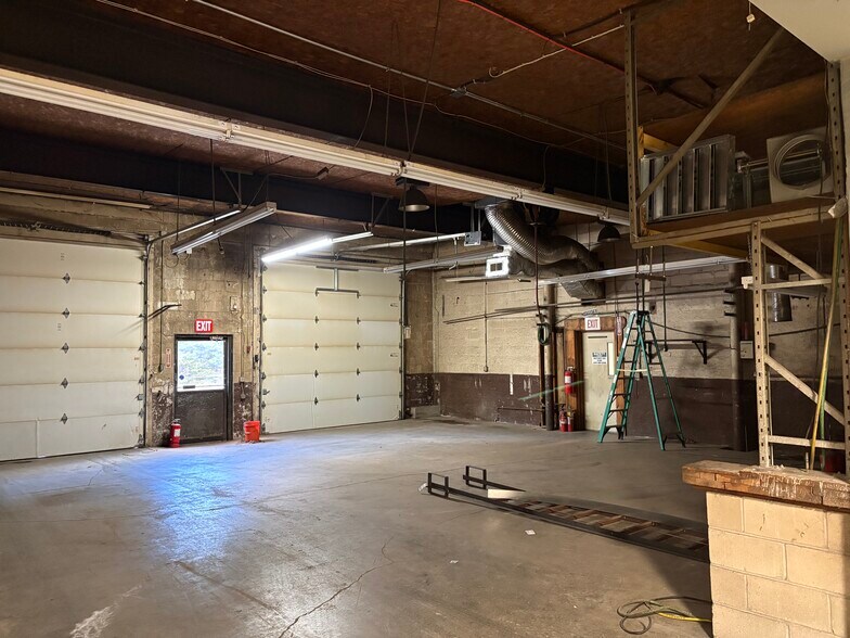 More Photos Of 157 Tremont St, Rehoboth Manufacturing For Sale