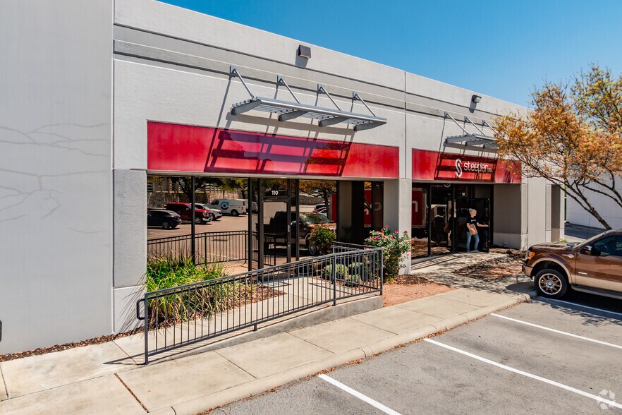 More Photos Of 8666 Huebner Rd, San Antonio Light Manufacturing For Lease