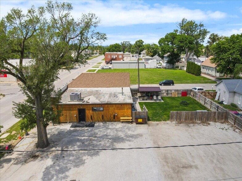 More Photos Of 626 16th Avenue, Council Bluffs General Retail For Sale