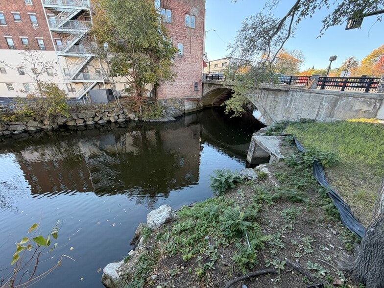 More Photos Of 17 Wall St, Norwalk General Retail For Sale