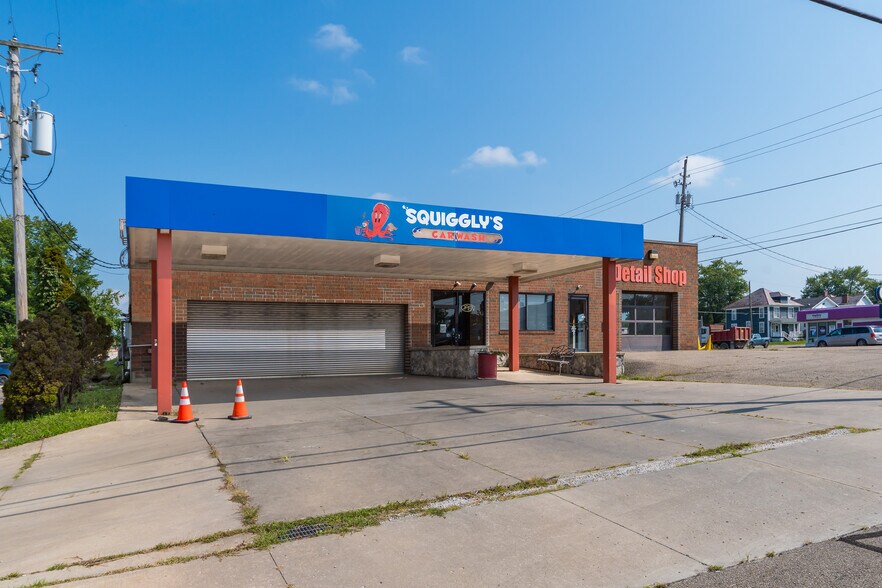 More Photos Of 2415 Maple Ave, Zanesville General Retail For Sale