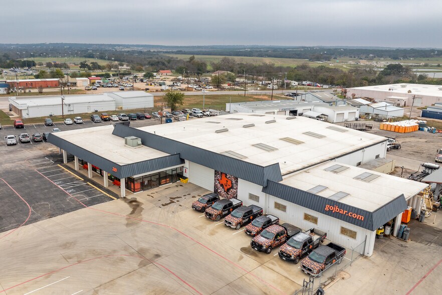 More Photos Of 2105 S Water St, Burnet Auto Repair For Sale