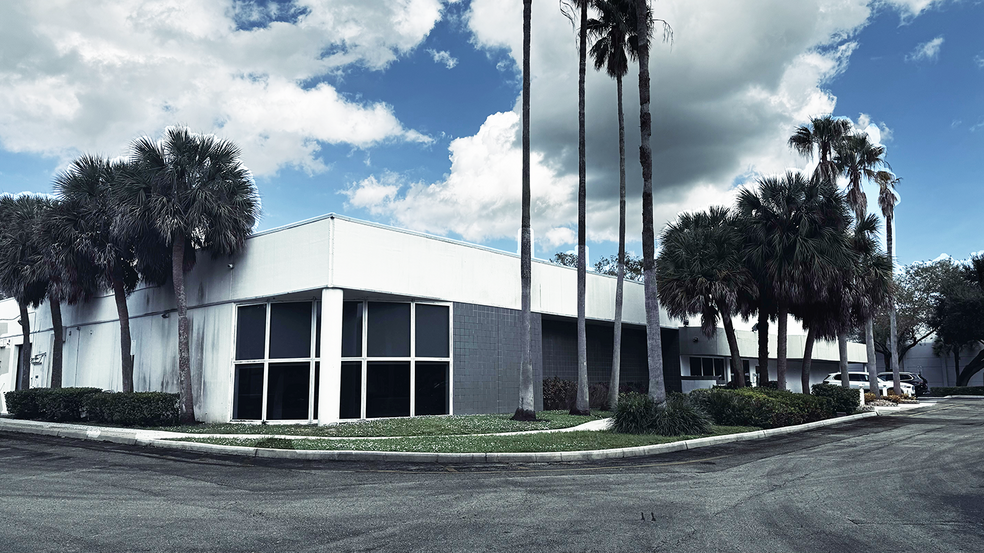 Primary Photo Of 14001 NW 4th St, Sunrise Office For Lease