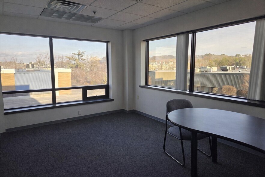 More Photos Of 18 Commerce Way, Woburn Office For Lease