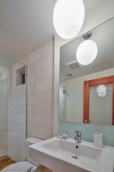 More Photos Of 3450 Cahuenga Blvd W, Los Angeles Office Residential For Lease
