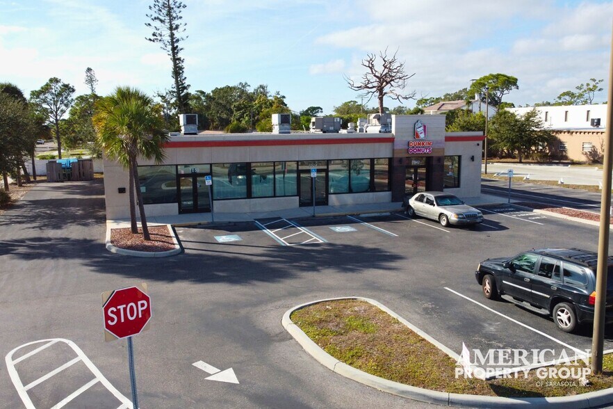 More Photos Of 7942 N Tamiami Trl, Sarasota Freestanding For Sale